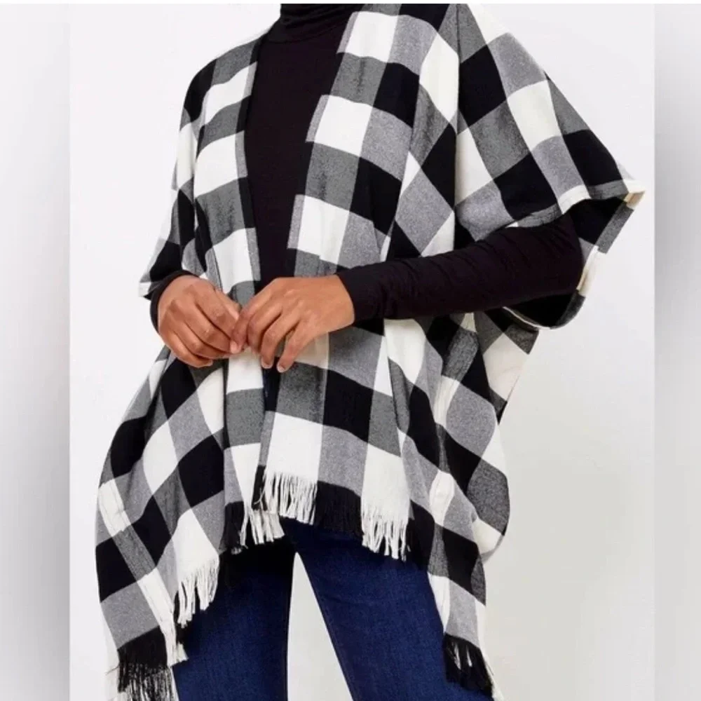 Ann Taylor LOFT Buffalo Plaid Poncho Womens Medium Large Wrap Monochromatic